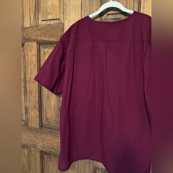 Carhartt Rugged Flex Ripstop Chest Pocket Scrub Top Color Wine Size 2X - Picture 8 of 11
